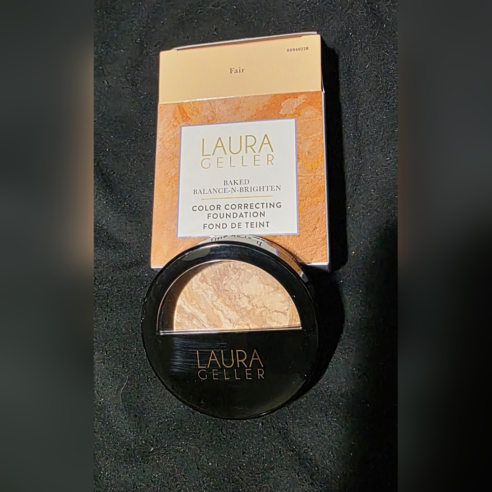 Laura Geller Baked Balance-N-Brighten Foundation - Color Correcting-Color FAIR - Picture 5 of 5